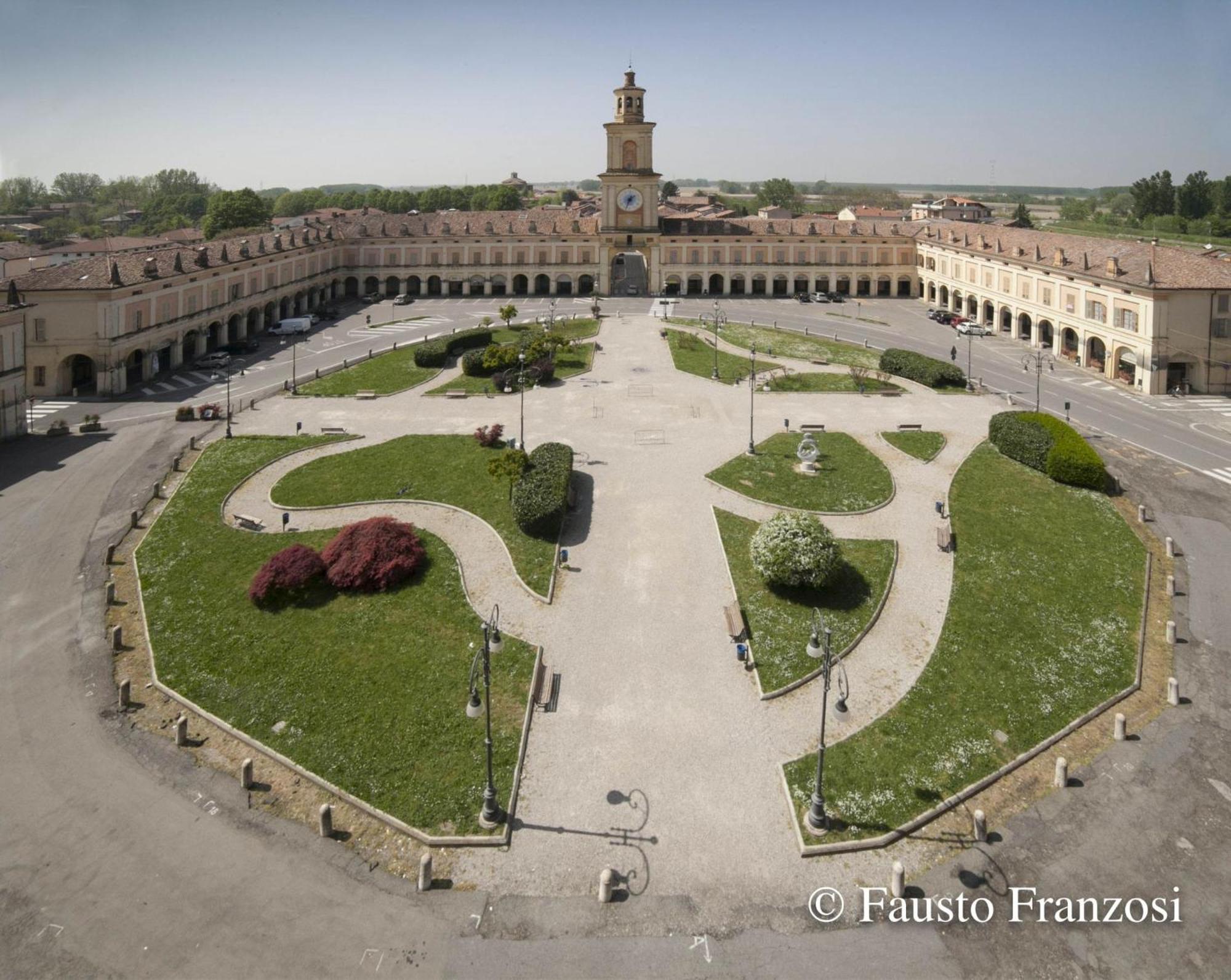 Rossena Home Tranquillo Appartamento, Con Giardino, Vicino Al Centro Ed All'Ospedale Santa Maria Nuova Smn Reggio nell'Emilia Esterno foto